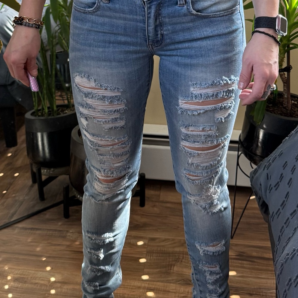 American Eagle Outfitters Light Blue Distressed Skinny Jeans